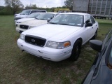 4-06128 (Cars-Sedan 4D)  Seller: Gov/Hillsborough County Sheriff-s 2009 FORD CROWNVIC