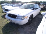 4-06113 (Cars-Sedan 4D)  Seller: Gov/Hillsborough County Sheriff-s 2009 FORD CROWNVIC