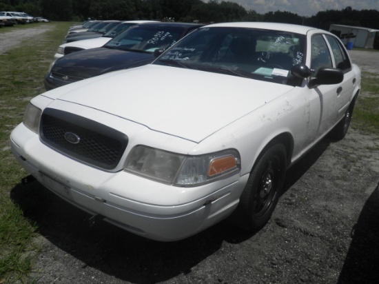 6-06113 (Cars-Sedan 4D)  Seller: Gov/Hillsborough County Sheriff-s 2008 FORD CROWNVIC