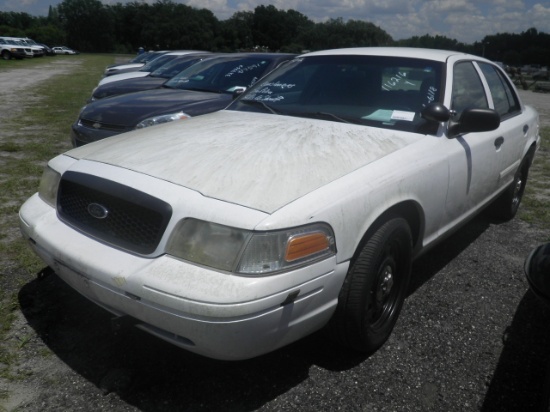 6-06118 (Cars-Sedan 4D)  Seller: Gov/Hillsborough County Sheriff-s 2011 FORD CROWNVIC
