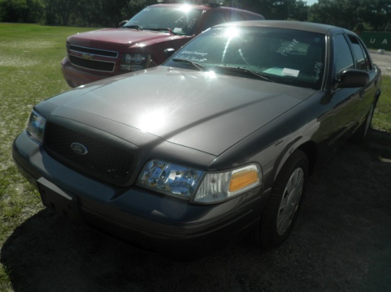 6-06136 (Cars-Sedan 4D)  Seller: Gov/Hillsborough County Sheriff-s 2008 FORD CROWNVIC