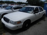 6-05110 (Cars-Sedan 4D)  Seller: Gov/Hillsborough County Sheriff-s 2010 FORD CROWNVIC