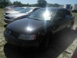 6-10117 (Cars-Sedan 4D)  Seller: Gov/Port Richey Police Department 2000 VOLK PASSAT