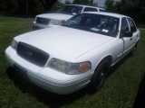 7-10143 (Cars-Sedan 4D)  Seller: Gov/Pinellas County Sheriff-s Ofc 2010 FORD CROWNVIC