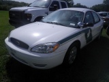 7-12128 (Cars-Sedan 4D)  Seller: Gov/Charlotte County Sheriff-s 2006 FORD TAURUS