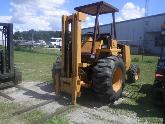 9-01120 (Equip.-Fork lift)  Seller:Private/Dealer CASE 585-E DIESEL ROUGH TERRAIN FORKLIFT