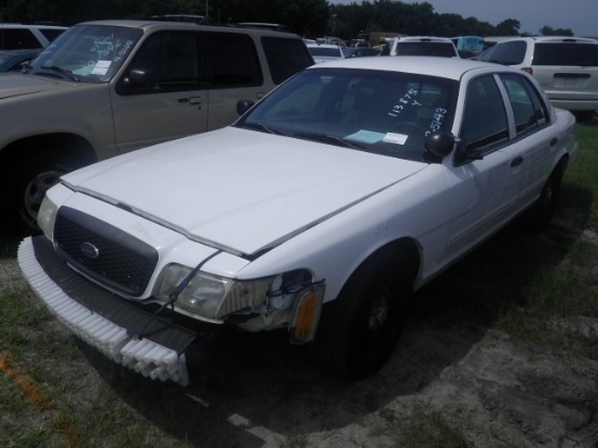 9-05143 (Cars-Sedan 4D)  Seller: Gov/City of St.Petersburg 2011 FORD CROWNVIC