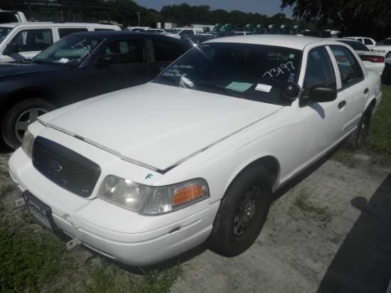 10-05114 (Cars-Sedan 4D)  Seller: Gov/Hillsborough County Sheriff-s 2009 FORD CROWNVIC