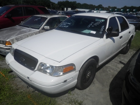 10-05122 (Cars-Sedan 4D)  Seller: Gov/Hillsborough County Sheriff-s 2010 FORD CROWNVIC