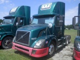 10-08215 (Trucks-Tractor)  Seller:Private/Dealer 2007 VOLV VNL