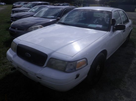 11-06116 (Cars-Sedan 4D)  Seller: Gov/Hillsborough County Sheriff-s 2011 FORD CROWNVIC