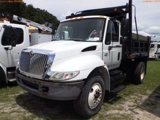 8-08240 (Trucks-Dump)  Seller: Gov-Manatee County 2006 INTL 4700