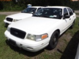 8-06164 (Cars-Sedan 4D)  Seller: Gov-Pinellas County Sheriff-s Ofc 2010 FORD CRO