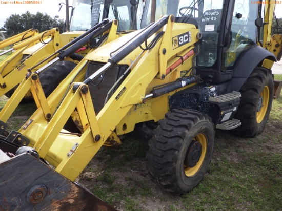 10-01182 (Equip.-Backhoe)  Seller:Private/Dealer JCB 3C 4WD ENCLOSED CAB TRACTOR