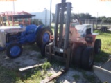 10-01142 (Equip.-Fork lift)  Seller:Private/Dealer TCI H4M40 FORK LIFT- RUNS AND