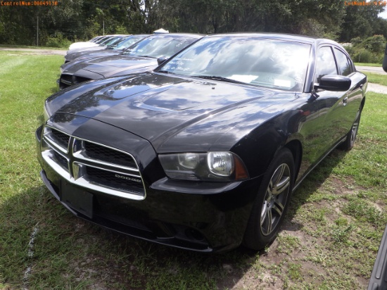 10-06158 (Cars-Sedan 4D)  Seller: Gov-Hillsborough County Sheriff-s 2012 DODG CH