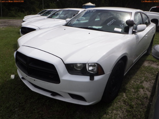 10-06162 (Cars-Sedan 4D)  Seller: Gov-Hillsborough County Sheriff-s 2014 DODG CH