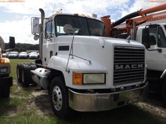 11-08122 (Trucks-Tractor)  Seller:Private/Dealer 2002 MACK CH613