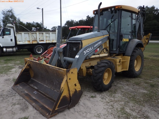 12-01168 (Equip.-Backhoe)  Seller: Gov-City of St.Petersburg JOHN DEERE 310SJ 4X