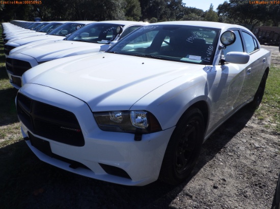 12-06150 (Cars-Sedan 4D)  Seller: Gov-Hillsborough County Sheriff-s 2014 DODG CH