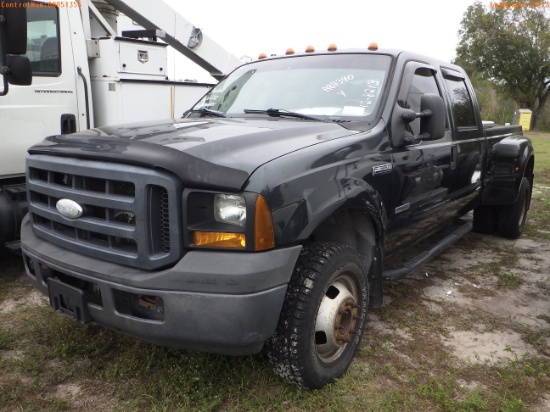 12-08213 (Trucks-Pickup 4D)  Seller: Florida State A.C.S. 2007 FORD F350