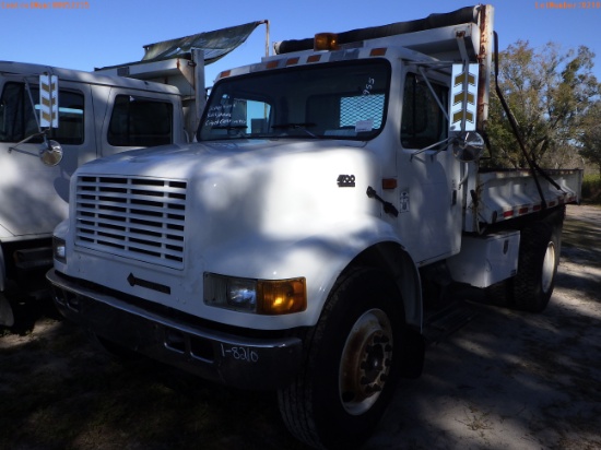 1-08210 (Trucks-Dump)  Seller: Gov-City Of Clearwater 2001 INTL 4700