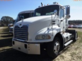 2-08111 (Trucks-Tractor)  Seller:Private/Dealer 2005 MACK VISION