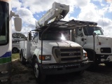 2-08245 (Trucks-Aerial lift)  Seller: Gov-Hillsborough County B.O.C.C. 2005 FORD