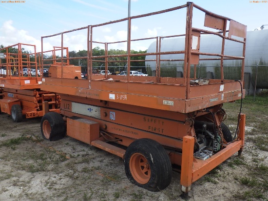 3-01154 (Equip.-Man lift)  Seller:Private/Dealer SCISSOR TYPE MAN LIFT