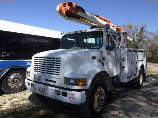 3-08210 (Trucks-Aerial lift)  Seller: Florida State D.J.J. 1996 INTL 4700