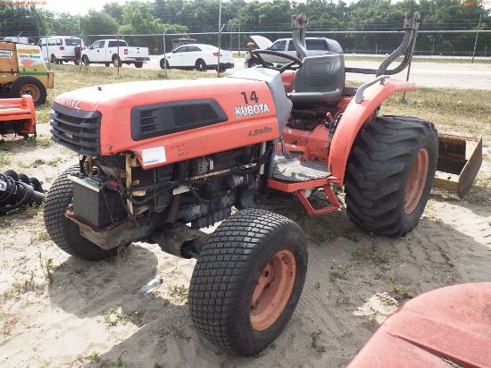 4-01172 (Equip.-Tractor)  Seller:Private/Dealer KUBOTA L5030 TRACTOR WITH 3PT HI
