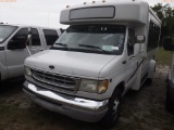 4-08213 (Trucks-Buses)  Seller: Gov-Pinellas County Sheriffs Ofc 2002 FORD E350