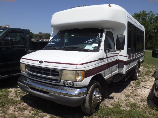 5-08212 (Trucks-Buses)  Seller: Gov-Hernando County Sheriffs 1999 FORD E450