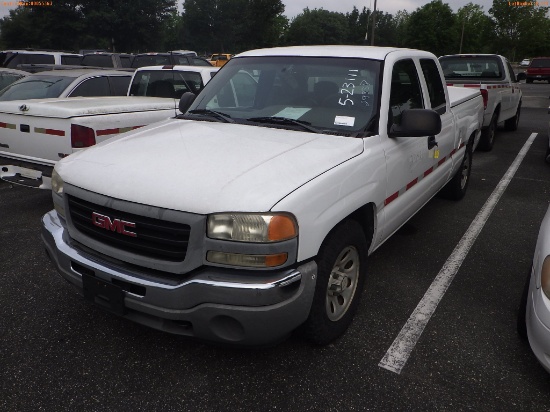 5-23111 (Trucks-Pickup 2D)  Seller: Florida State D.O.T. 2005 GMC 1500