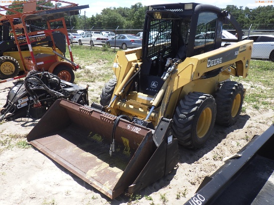 6-01112 (Equip.-Loader skid steer)  Seller:Private/Dealer JOHN DEERE 325 SKID ST