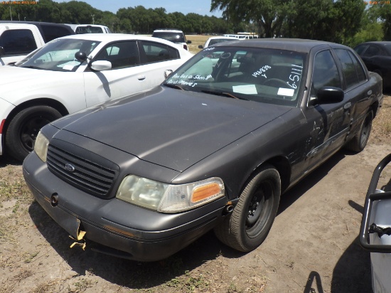 6-05111 (Cars-Sedan 4D)  Seller: Gov-Pinellas County Sheriffs Ofc 1999 FORD CROW
