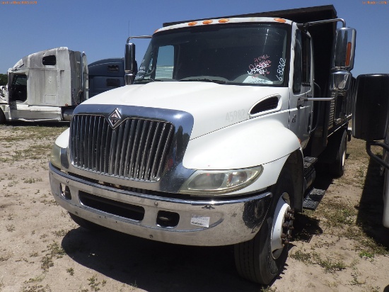 6-08262 (Trucks-Flatbed)  Seller: Gov-Manatee County 2004 INTL 4400