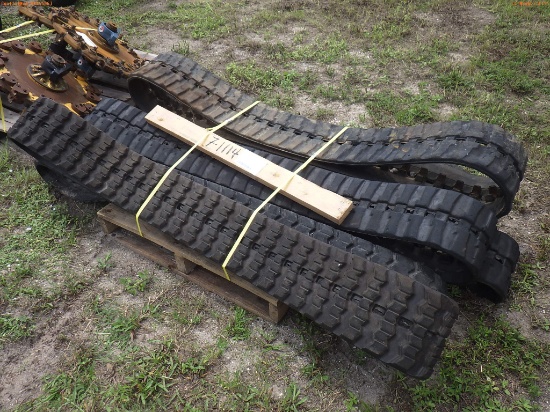 7-01114 (Equip.-Misc.)  Seller:Private/Dealer (6) RUBBER EQUIPMENT TRACKS 230x56