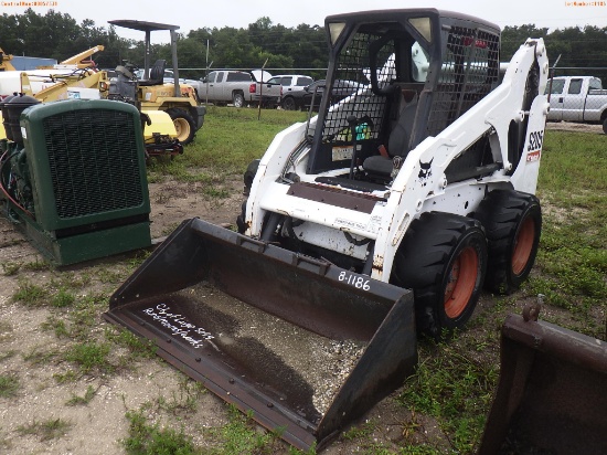 8-01186 (Equip.-Loader skid steer)  Seller: Gov-City Of Largo BOBCAT S205 RUBBER