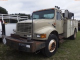 8-08245 (Trucks-Utility 2D)  Seller: Gov-Pinellas County BOCC 2000 INTL 4700