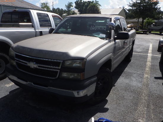 8-15120 (Trucks-Pickup 2D)  Seller: Florida State F.W.C. 2006 CHEV 1500