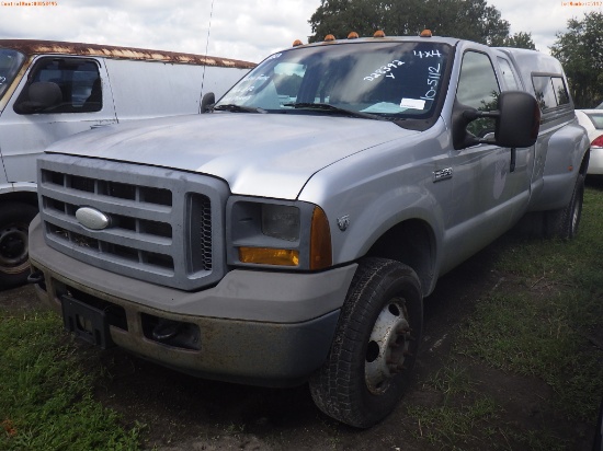 10-05112 (Trucks-Pickup 2D)  Seller: Florida State F.W.C. 2005 FORD F350XL