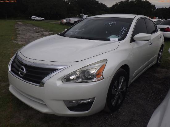 10-06141 (Cars-Sedan 4D)  Seller: Gov-Hillsborough County Sheriffs 2015 NISS ALT