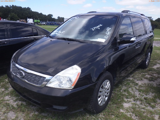 10-06248 (Cars-Van 4D)  Seller: Gov-Hillsborough County Sheriffs 2011 KIA SEDONA