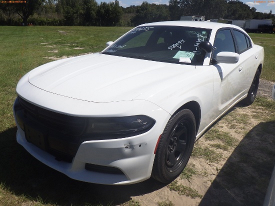 10-10128 (Cars-Sedan 4D)  Seller: Gov-Hillsborough County Sheriffs 2017 DODG CHA