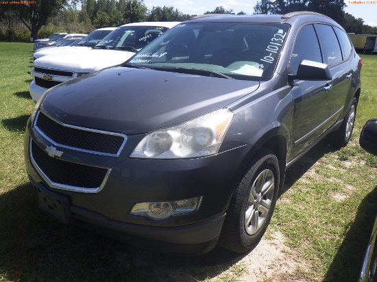 10-10132 (Cars-SUV 4D)  Seller: Gov-Sarasota County Sheriffs Dept 2012 CHEV TRAV