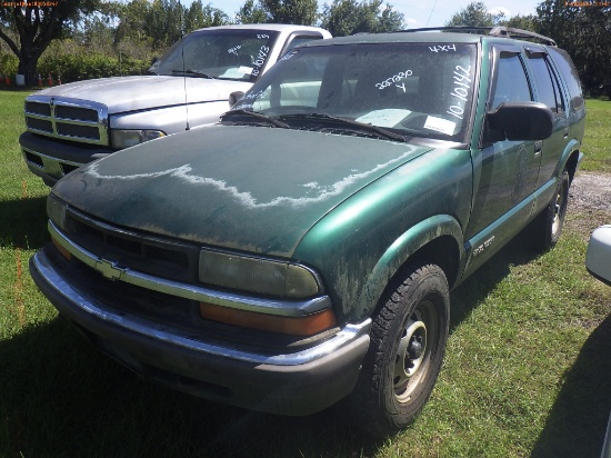 10-10142 (Cars-Sedan 4D)  Seller: Florida State F.W.C. 2000 CHEV BLAZER