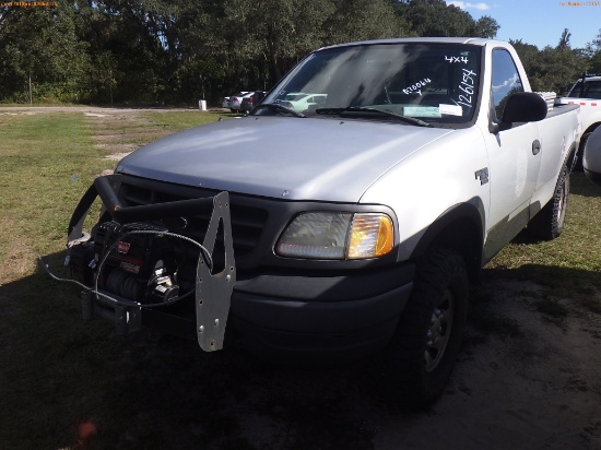12-06154 (Trucks-Pickup 2D)  Seller: Florida State F.W.C. 2003 FORD F150XL
