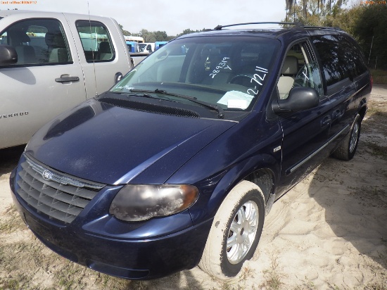 12-07211 (Cars-Van 4D)  Seller:Private/Dealer 2005 CHRY TOWN&COUN