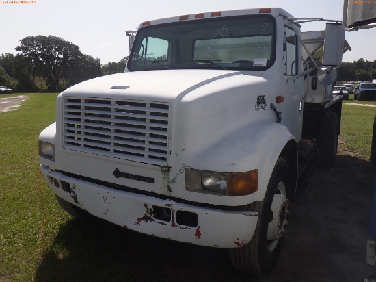 8-08116 (Trucks-Spreader)  Seller:Private/Dealer 2000 INTL 4700